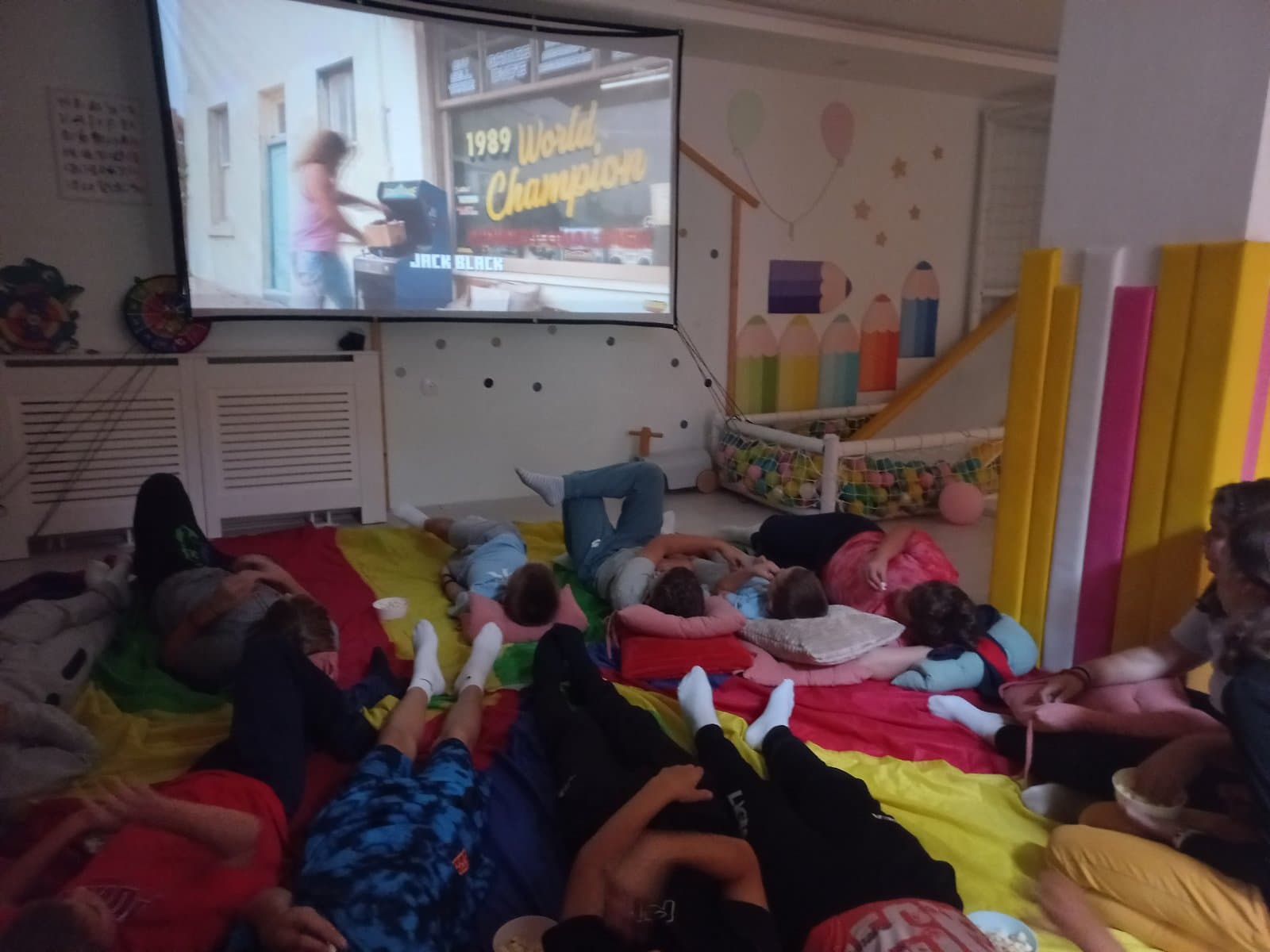 Tematski rođendani za decu u Novom Sadu - filmovi, animatori i porodična zabava