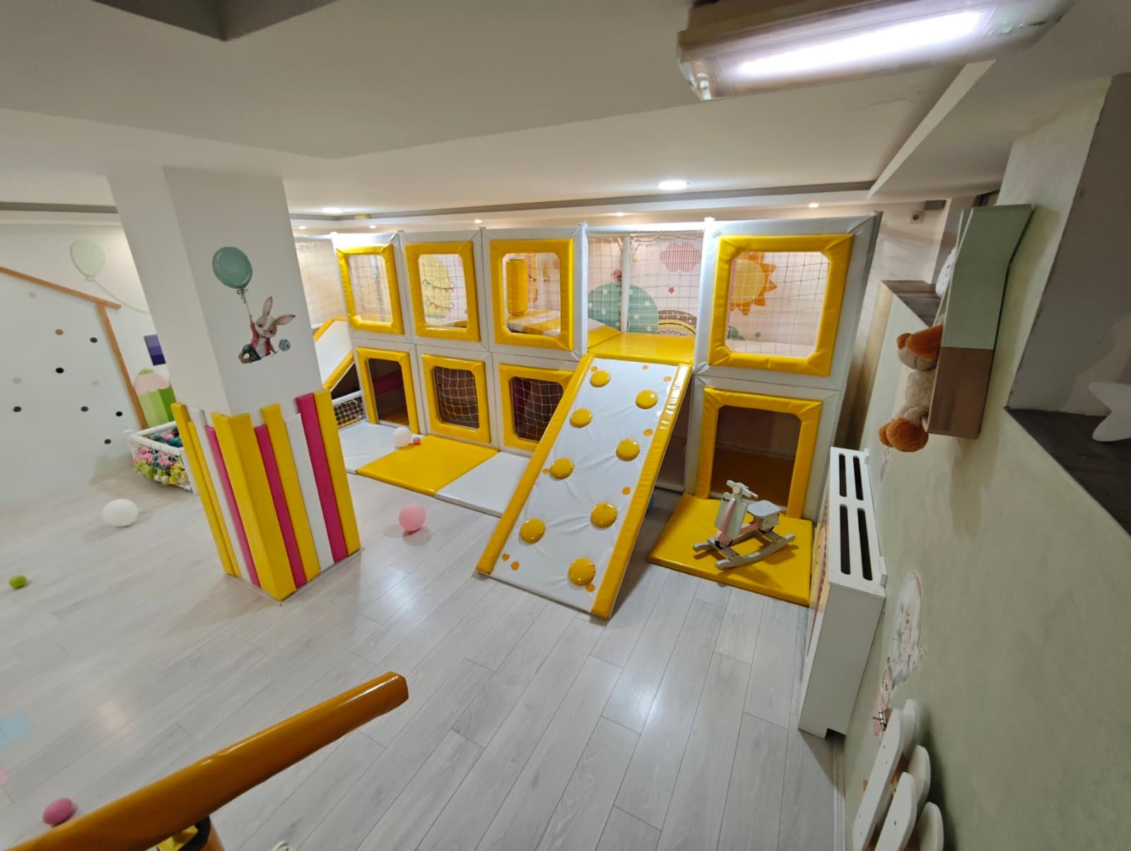 Tematski rođendani za decu u Novom Sadu - unutrašnji prostor rođendaonice sa igraonicom