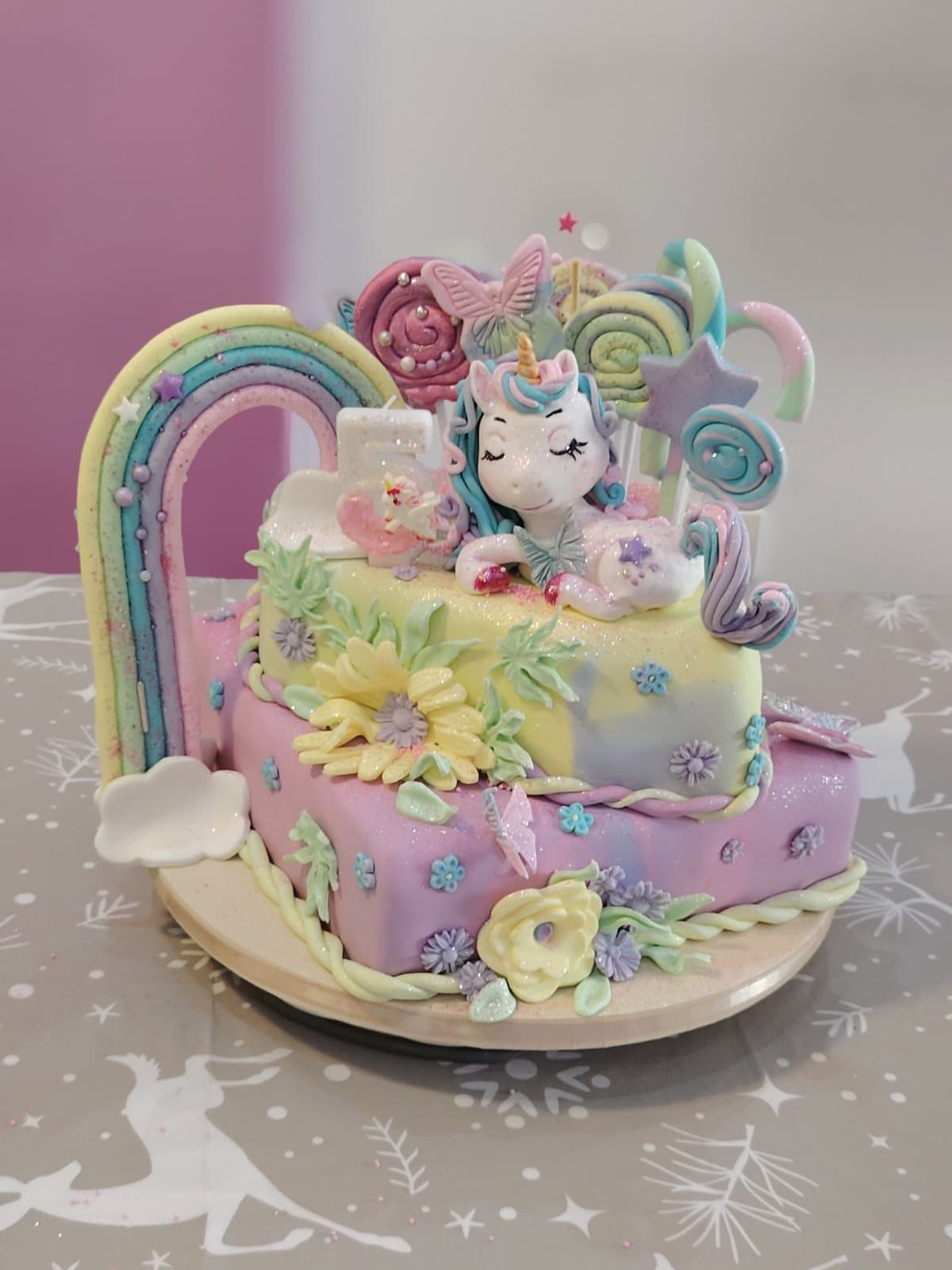 Rođendan za decu u Novom Sadu - personalizovana torta i tematske dekoracije